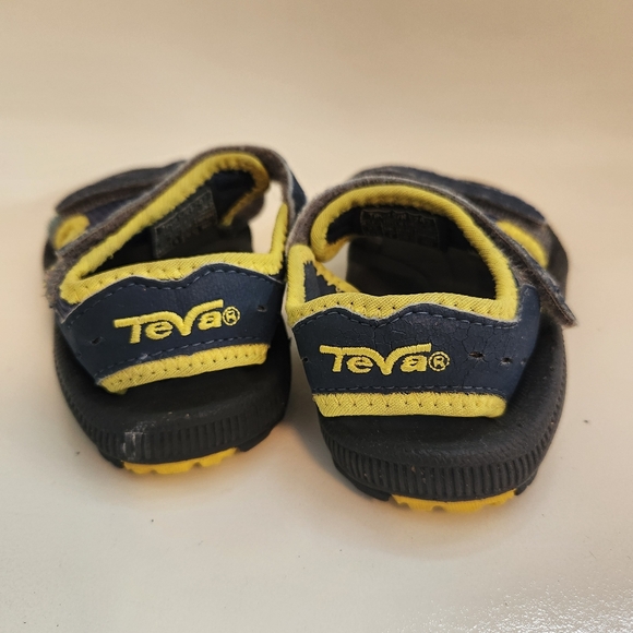 Toddler’s Teva Velcro Sandals Size 4 & 5 - Picture 4 of 7
